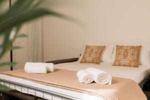 a bed with towels and pillows on it at GOMES COMFORT HOUSE in Valeggio sul Mincio
