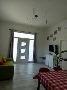 TV a/nebo společenská místnost v ubytování Casa vacanze il sorriso di Eva