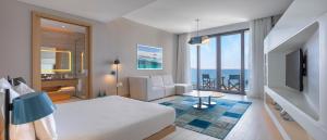 Uma TV ou centro de entretenimento em Susona Bodrum, LXR Hotels & Resorts