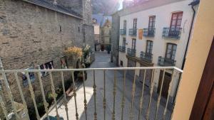 a view of an alley between two buildings at Hotel Fonda Agusti in Esterri d'Àneu