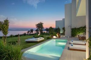 A piscina localizada em Susona Bodrum, LXR Hotels & Resorts ou nos arredores