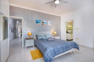 a bedroom with a bed and two tables with lamps at La Casa Provenza in St Paul's Bay