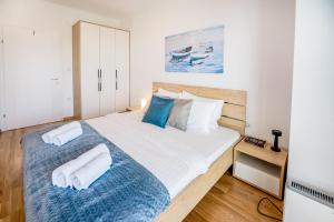 Кровать или кровати в номере Private Apartment Near Lake & Old Town Fast WiFi