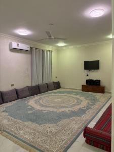 TV a/nebo společenská místnost v ubytování أستراحة الشامخية