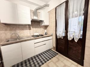 Cucina o angolo cottura di Domu e Mari Sud Sardegna
