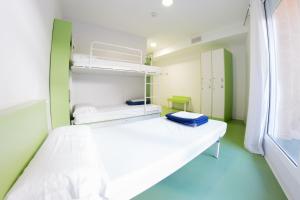 Cama ou camas em um quarto em Sant Jordi Hostels Sagrada Familia mais 35 fotos