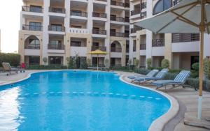 Kolam renang di atau dekat dengan Sea view studio with private beach in Gravity Hotel Hurghada