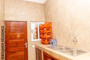 a kitchen with a sink and a mirror at Boomer Résidence in Abomey-Calavi +31 photos