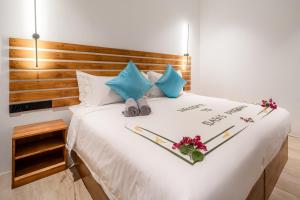 Postel nebo postele na pokoji v ubytování Oasis Dhigurah