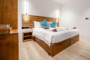 Postel nebo postele na pokoji v ubytování Oasis Dhigurah