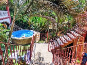 حديقة خارج Cool Vibes Beach Hostel