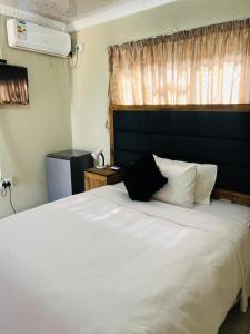 Ένα ή περισσότερα κρεβάτια σε δωμάτιο στο AA Nkhumeleni Guesthouse and Accomodation