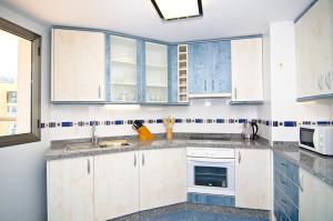 Kuchyň nebo kuchyňský kout v ubytování Apartments Latsenko