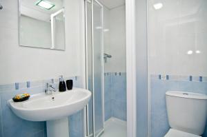 Koupelna v ubytování Apartments Latsenko + 10 fotografií