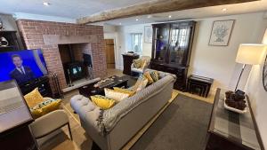 Μια τηλεόραση ή/και κέντρο ψυχαγωγίας στο Stunning 4 Bed Peak District Farmhouse - Alton Towers, Christmas Markets, Polar Bears, Chatsworth +85 φωτογραφίες