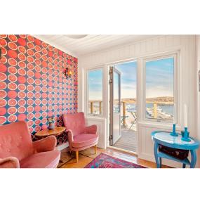Un lugar para sentarse en Oceanfront Coolcation on West Coast with incredible ocean views!