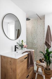 a bathroom with a sink and a mirror at Costa Madrid Apartment 2bed in San Martín de Valdeiglesias