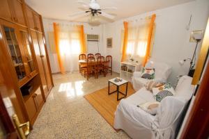 Μια τηλεόραση ή/και κέντρο ψυχαγωγίας στο Piso Turístico Noches de Palacio en Jaén