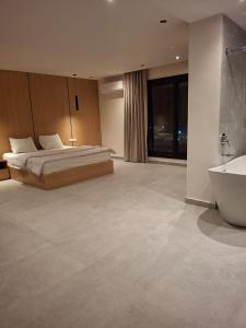 Cama o camas de una habitación en EGMS-CN-2 2BR apartment with fully Nile view