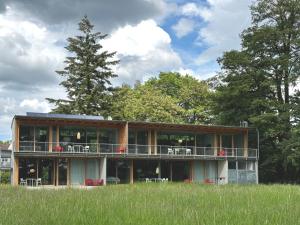 a house on a hill with trees in the background at See-h-Stueck in Himmelpfort
