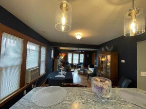 Gallery image of Get Kozy in Kenwood in Syracuse +34 photos