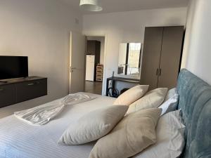 Ένα ή περισσότερα κρεβάτια σε δωμάτιο στο Dania Sea View Apartments +16 φωτογραφίες