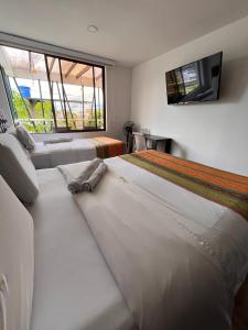 TV a/nebo společenská místnost v ubytování Samalá Casa Hotel