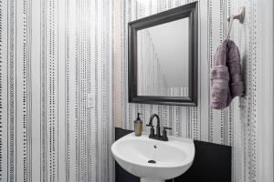 Gallery image of Cozy 2BR Retreat with BBQ, WIFI & Parking in Raleigh