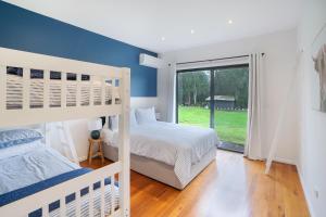 The Ranch - Coastal Farmhouse bringing family and friends together客房内的一张或多张床位