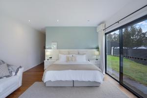 The Ranch - Coastal Farmhouse bringing family and friends together客房内的一张或多张床位