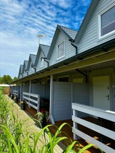 a row of houses with a white fence at Nad Rozlewiskiem in Bobolin