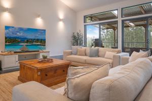 The Ranch - Coastal Farmhouse bringing family and friends together的休息区