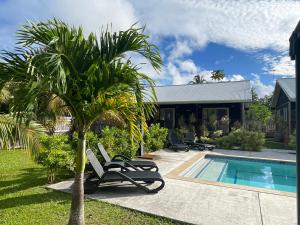Bazén v ubytování Palm Tree Villas nebo v jeho okolí