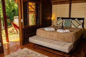 a bedroom with a bed in a room with a window at Pousada Olivier da Montanha in Santo Antônio do Pinhal +124 photos