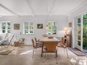 Posezení v ubytování 5 star holiday home in Løkken