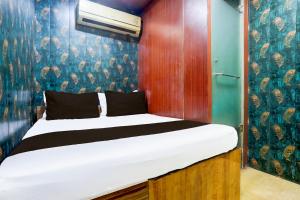 Postel nebo postele na pokoji v ubytování Hotel O A K Residency