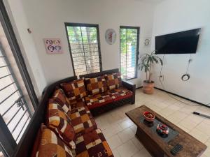 Μια τηλεόραση ή/και κέντρο ψυχαγωγίας στο Villa Odalys Cozy Mexican style house