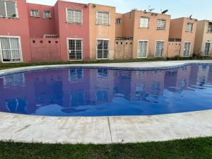 an empty pool in front of a building at Casa villas tulipanes Acapulco in Acapulco