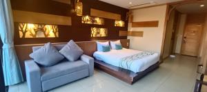 Katil atau katil-katil dalam bilik di โรงแรมชาวเกาะพีพี Chaokoh Phi Phi Island