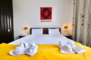 Postel nebo postele na pokoji v ubytování Duet Hostel & Hotel