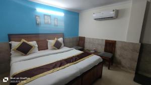 Postel nebo postele na pokoji v ubytování Prime Rooms - Satya Niketan Nr South campus Metro