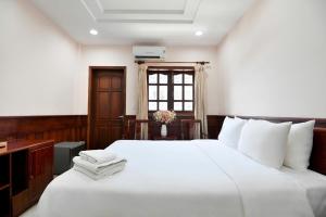 Postel nebo postele na pokoji v ubytování Con Dao Tan Son Nhat Hotel