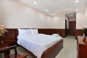 Postel nebo postele na pokoji v ubytování Con Dao Tan Son Nhat Hotel