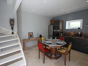 Kuchyň nebo kuchyňský kout v ubytování Gîte cosy au cœur de la nature vosgienne - FR-1-589-805