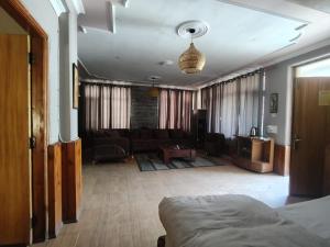 Voodi või voodid majutusasutuse Koyal Lodge toas