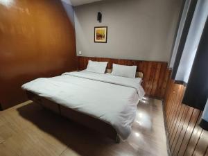Voodi või voodid majutusasutuse Koyal Lodge toas