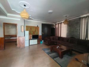 Istumisnurk majutusasutuses Koyal Lodge