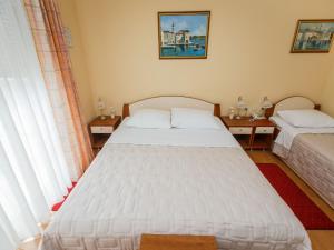 Posteľ alebo postele v izbe v ubytovaní Hotel Adria