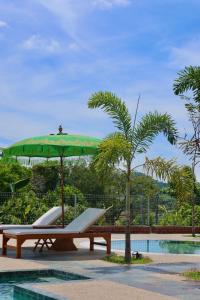 The Bukit Resort Langkawi内部或周边的泳池