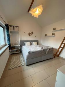 Ένα ή περισσότερα κρεβάτια σε δωμάτιο στο TinyHouse Pfalzperle Auszeit nahe Deutsche Weinstraße & Therme